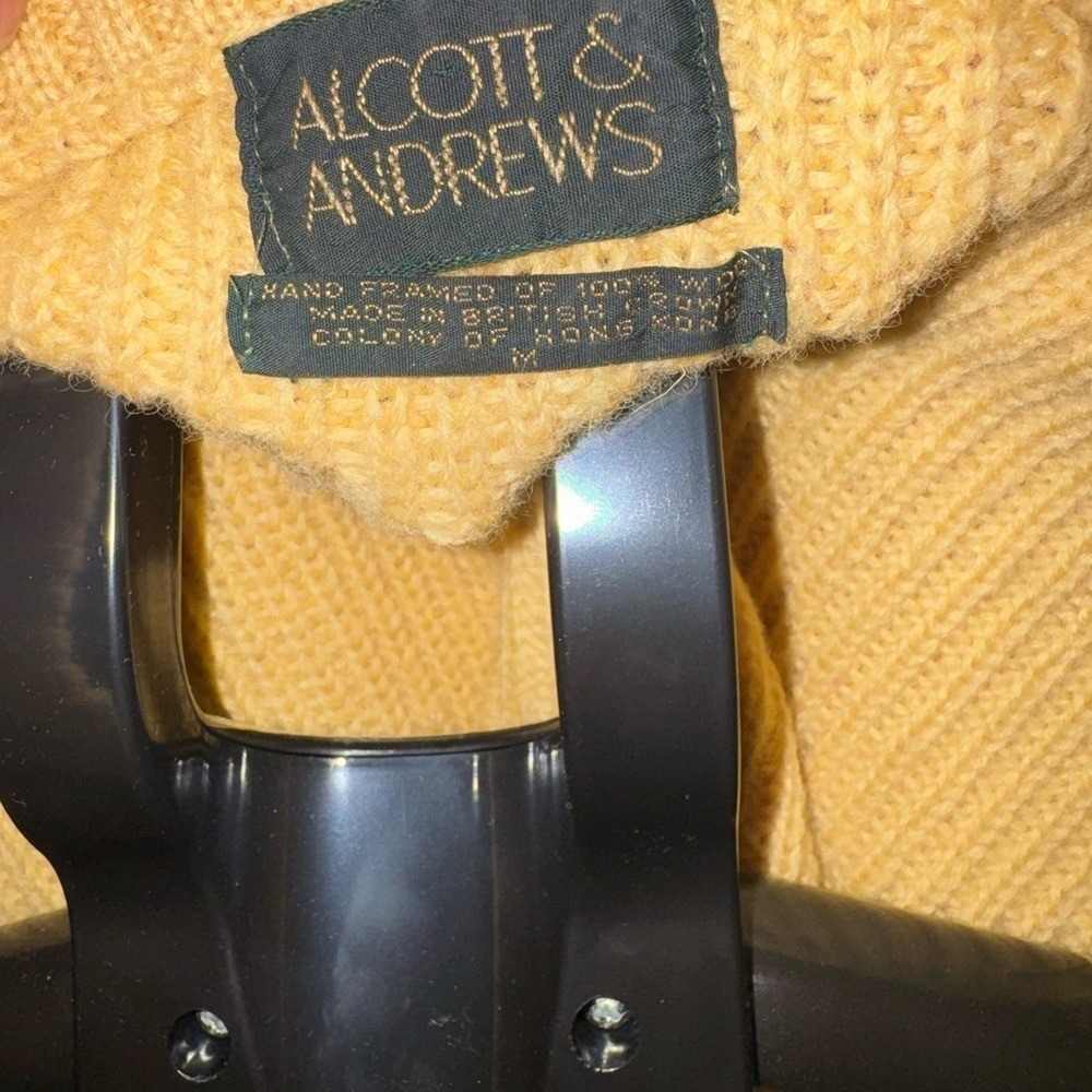Alcott & Andrews Vintage Mustard Yellow 100% Wool Hand Framed Crewneck Sweater M - Picture 2 of 3